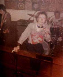 Rotten at Knikkers - (pic courtesy of Paul from Punk77 site)